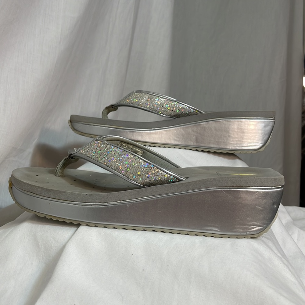 Volatile flip flops - Picture 4 of 7